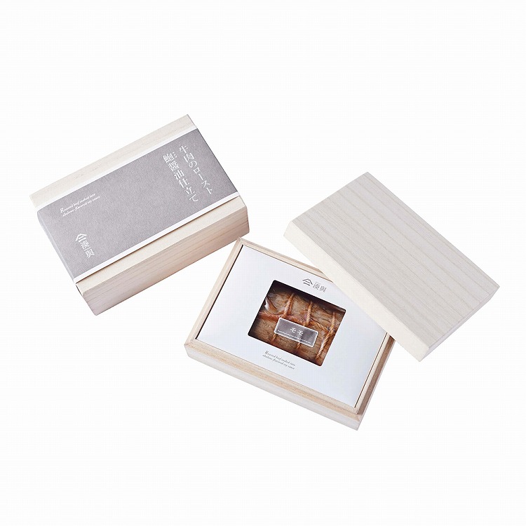 牛肉のロースト鮑醤油仕立て（桐箱入）